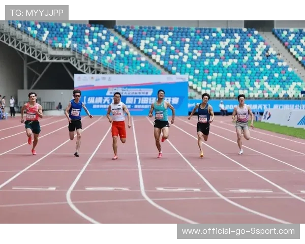 田径短跑赛选手鞋带开了仍跑进前三