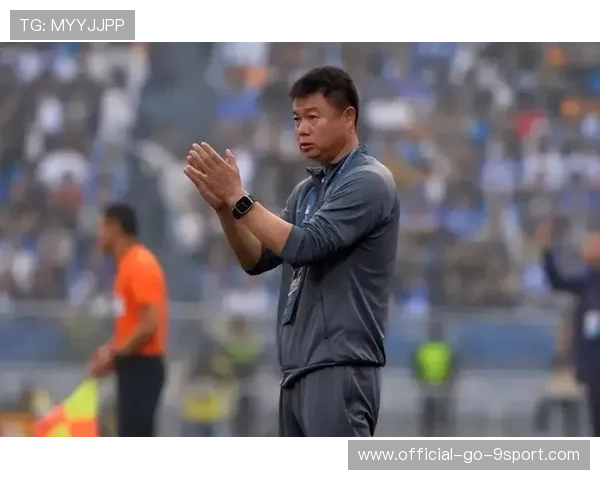 中国足球职业联赛鼓励本土教练全面执教发展，中国聘请的足球教练